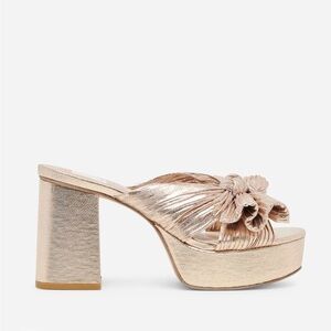 DOLCE VITA
BLARE HEEL | PLATINUM SATIN